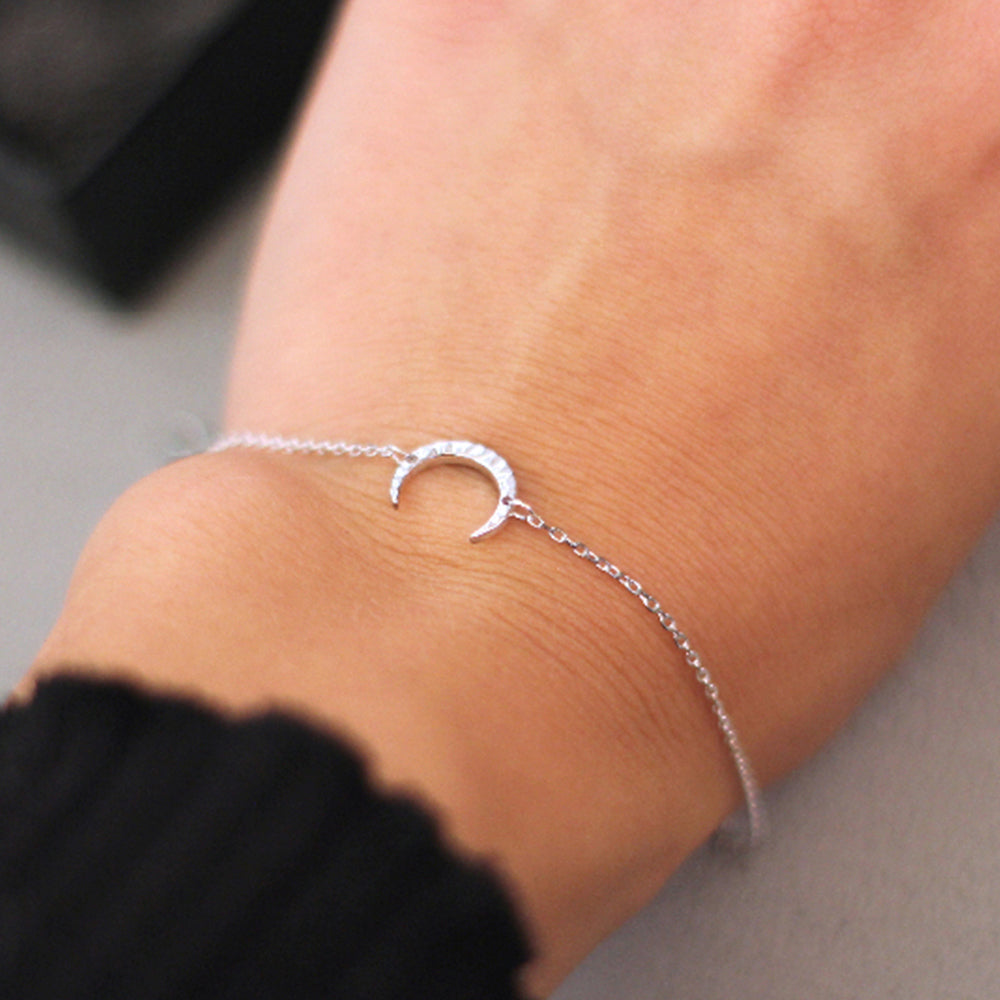 Silver Crescent Moon Bracelet – Stainless Steel Minimalist Jewelry