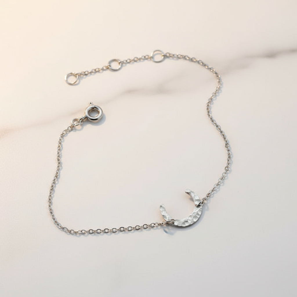 Silver Crescent Moon Bracelet – Stainless Steel Minimalist Jewelry